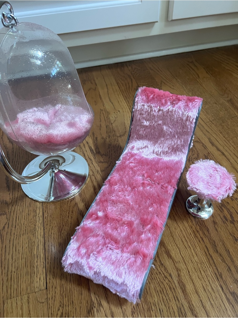 BRATZ Vintage Furry Pink Furniture set - Picture 2 of 8
